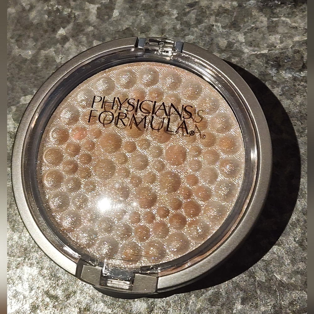 Physician's formula mineral glow pearls highlighter in shade translucent pearl
